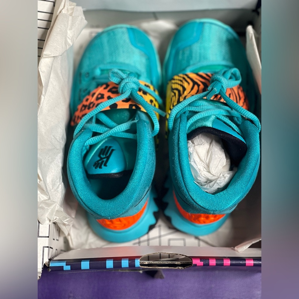 Kyrie 6 (PS)